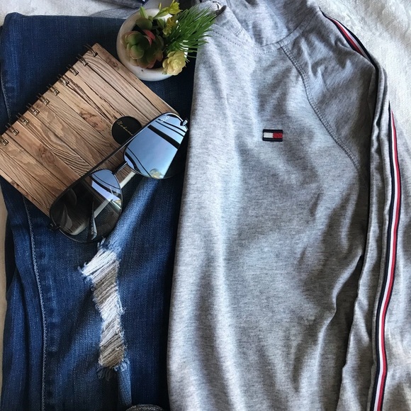 Tommy Hilfiger Sweatshirt Size Medium - Picture 1 of 5